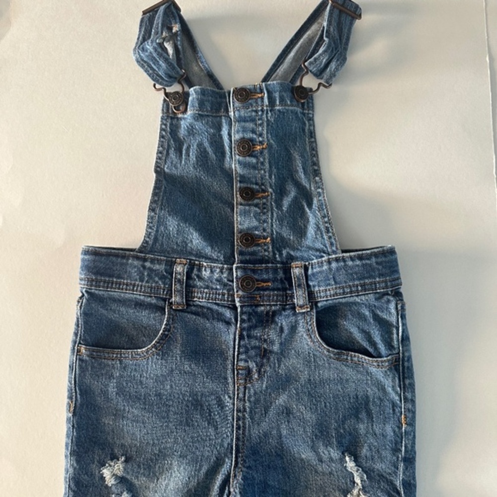 Cat & Jack Denim Blue Distressed Girls Overalls Shorts Size S 6/6X